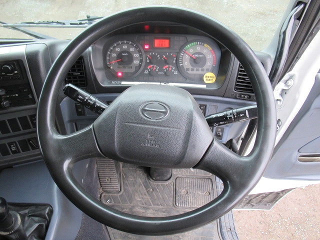 日野プロフィアアルミウイング大型（10t）[写真28]