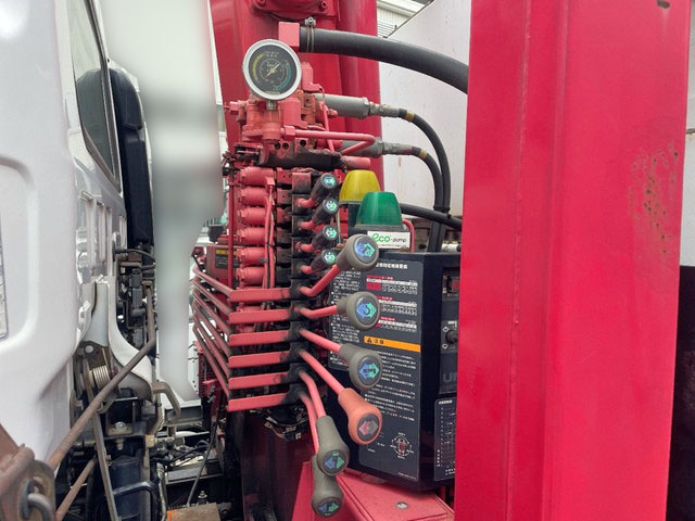 UDトラックスコンドルセルフクレーン4段増トン（6t・8t）[写真12]