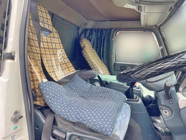 UDトラックスコンドルセルフクレーン4段増トン（6t・8t）[写真28]