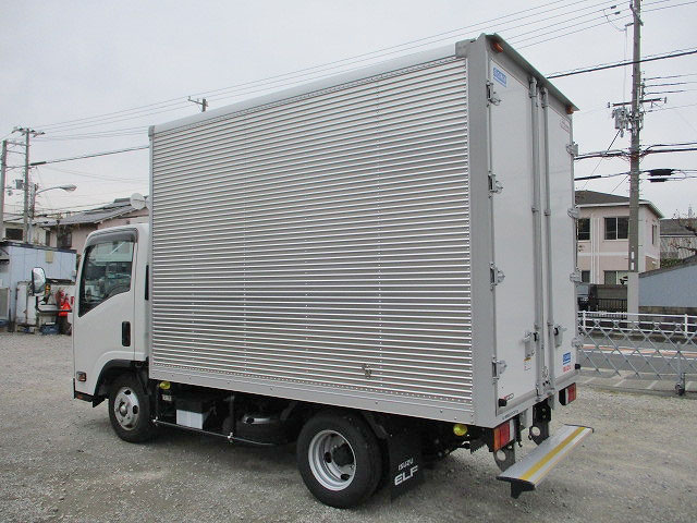 いすゞエルフアルミバン小型（2t・3t）[写真02]