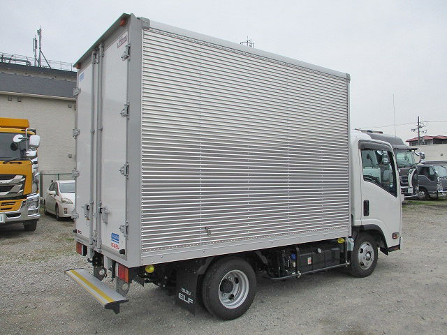 いすゞエルフアルミバン小型（2t・3t）[写真04]