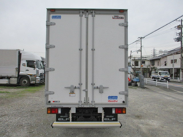 いすゞエルフアルミバン小型（2t・3t）[写真07]