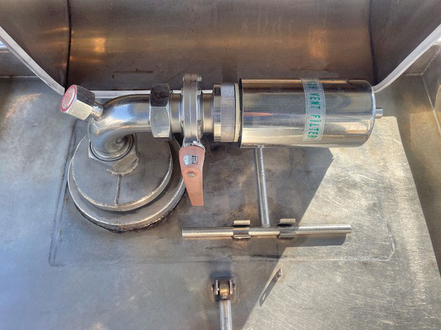 UDトラックスクオンタンク車（タンクローリー）大型（10t）[写真13]