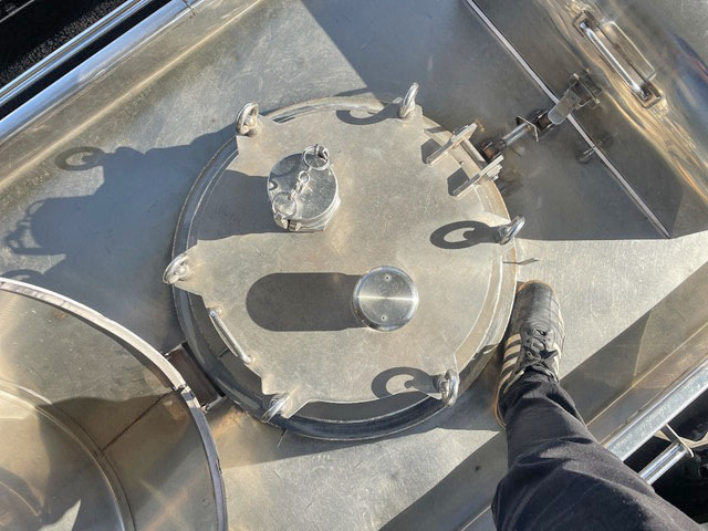 UDトラックスクオンタンク車（タンクローリー）大型（10t）[写真14]