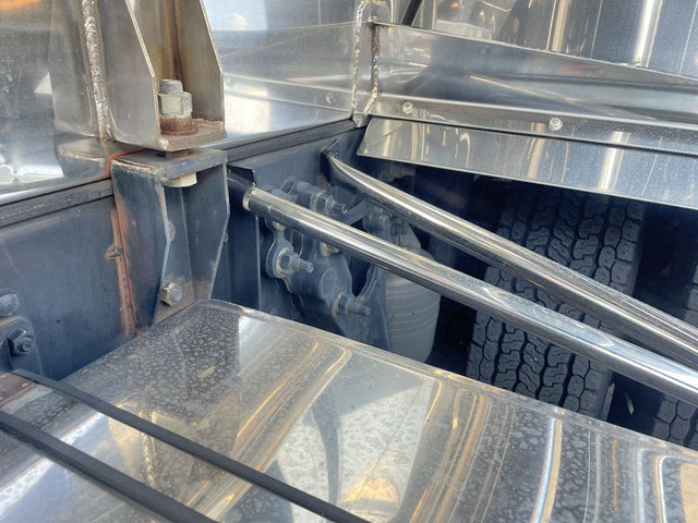 UDトラックスクオンタンク車（タンクローリー）大型（10t）[写真15]