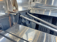 UDトラックスクオンタンク車（タンクローリー）大型（10t）[写真15]