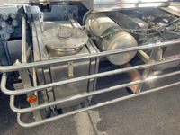 UDトラックスクオンタンク車（タンクローリー）大型（10t）[写真18]