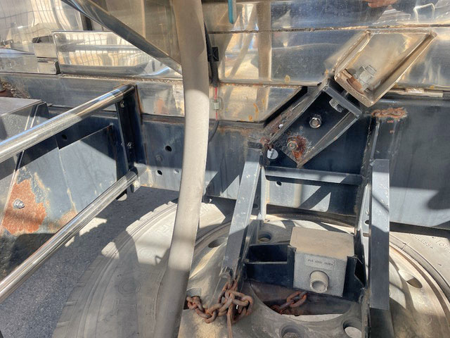 UDトラックスクオンタンク車（タンクローリー）大型（10t）[写真21]