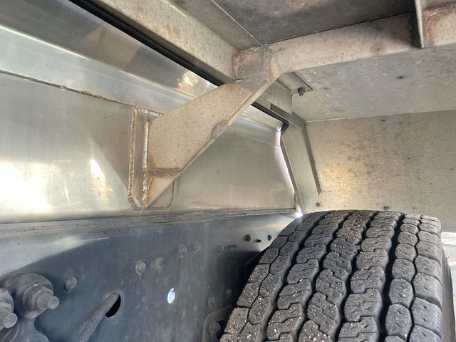 UDトラックスクオンタンク車（タンクローリー）大型（10t）[写真25]