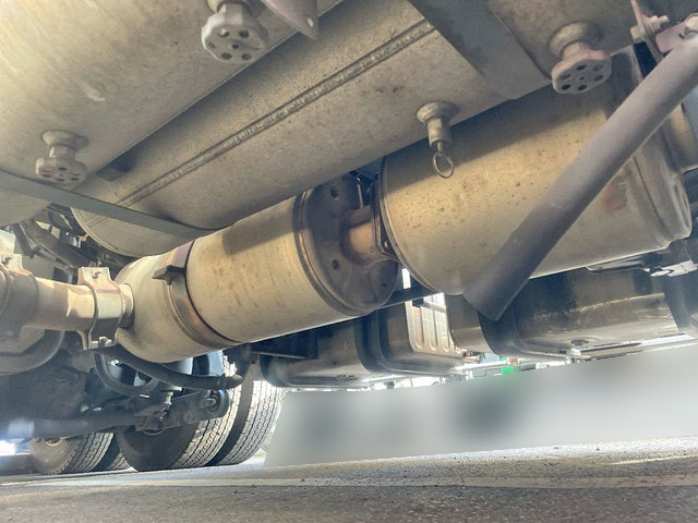 UDトラックスクオンタンク車（タンクローリー）大型（10t）[写真30]