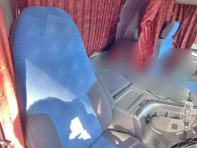 UDトラックスクオンタンク車（タンクローリー）大型（10t）[写真33]