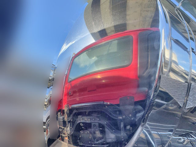 UDトラックスクオンタンク車（タンクローリー）大型（10t）[写真07]