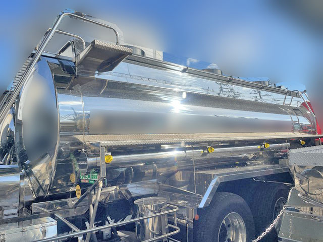 UDトラックスクオンタンク車（タンクローリー）大型（10t）[写真08]