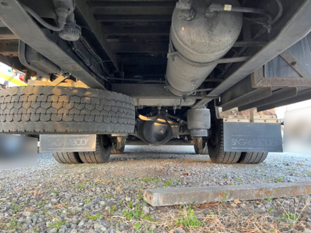 UDトラックスクオンアルミブロック大型（10t）[写真15]