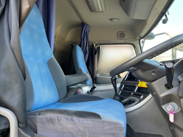 UDトラックスクオンアルミブロック大型（10t）[写真18]