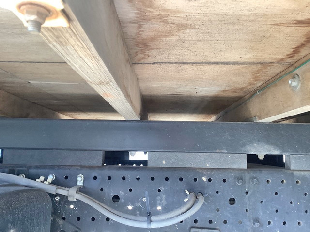 いすゞエルフ平ボディ小型（2t・3t）[写真10]