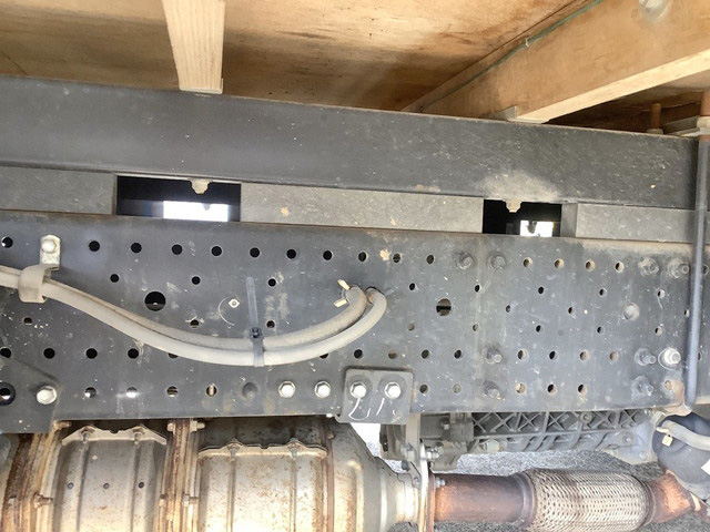 いすゞエルフ平ボディ小型（2t・3t）[写真09]