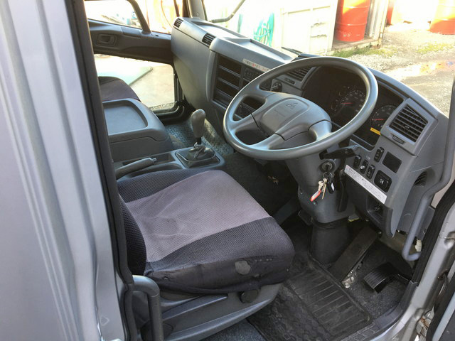 三菱ふそうファイタークレーン5段中型（4t）[写真32]