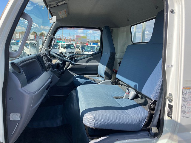 三菱ふそうキャンター平ボディ小型（2t・3t）[写真12]