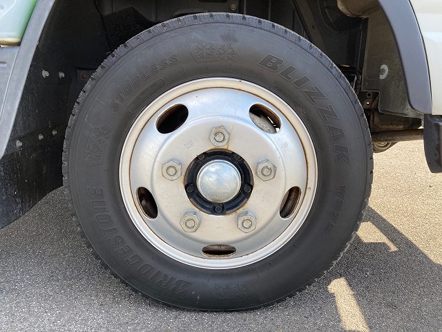 三菱ふそうキャンター平ボディ小型（2t・3t）[写真16]