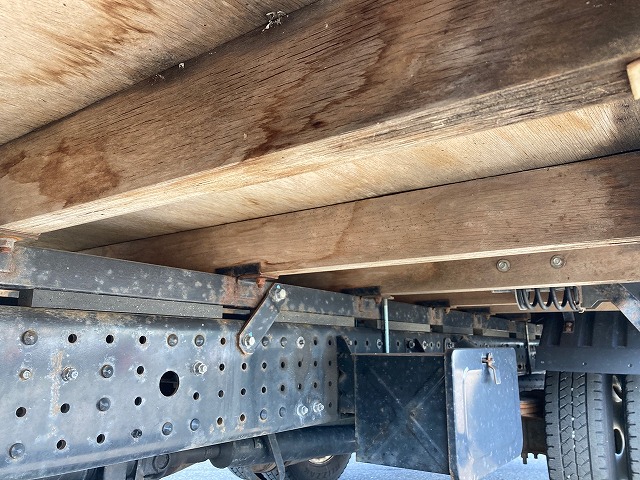 三菱ふそうキャンター平ボディ小型（2t・3t）[写真21]