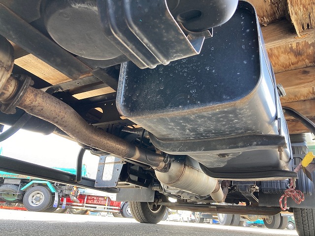 三菱ふそうキャンター平ボディ小型（2t・3t）[写真24]