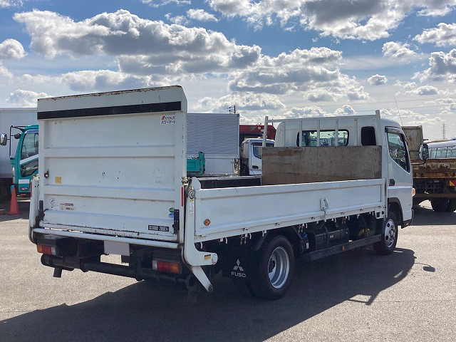 三菱ふそうキャンター平ボディ小型（2t・3t）[写真08]