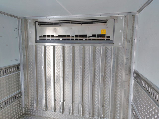 日野レンジャー冷凍車（冷蔵車）中型（4t）[写真10]