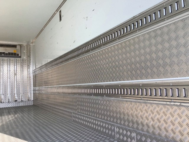 日野レンジャー冷凍車（冷蔵車）中型（4t）[写真11]