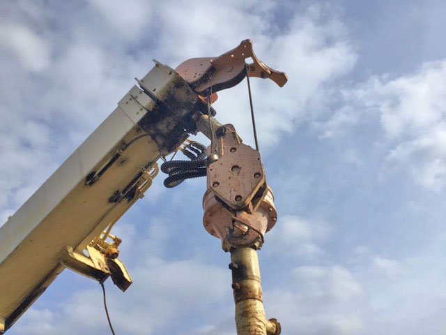 いすゞエルフ穴掘建柱車小型（2t・3t）[写真11]