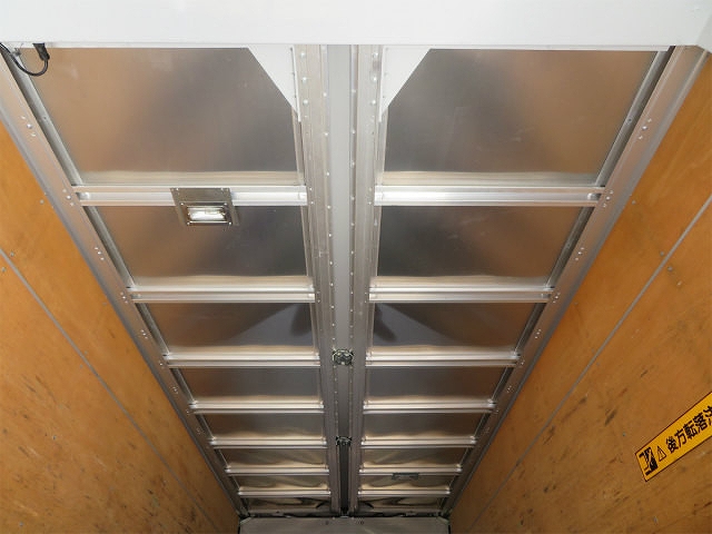 いすゞエルフアルミウイング小型（2t・3t）[写真18]