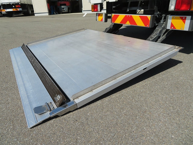 いすゞエルフアルミウイング小型（2t・3t）[写真29]