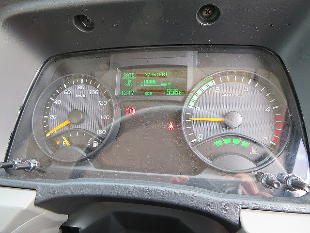 三菱ふそうキャンタークレーン6段小型（2t・3t）[写真11]