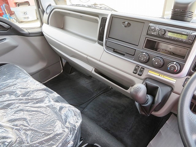 三菱ふそうキャンタークレーン6段小型（2t・3t）[写真13]