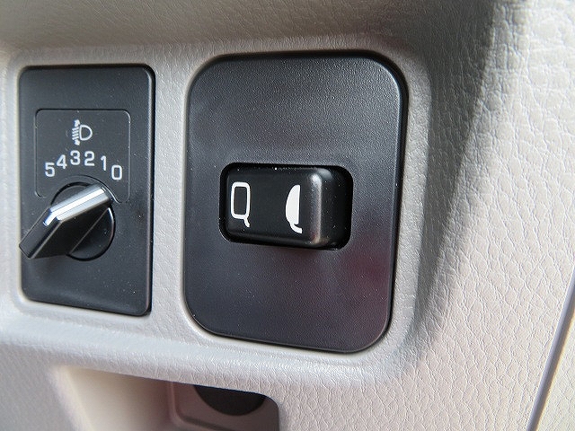 三菱ふそうキャンタークレーン6段小型（2t・3t）[写真18]