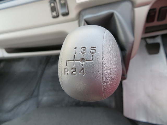 三菱ふそうキャンタークレーン6段小型（2t・3t）[写真19]