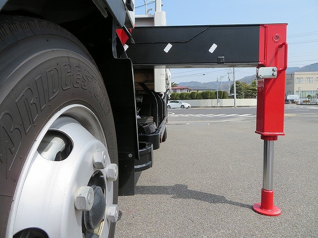 三菱ふそうキャンタークレーン6段小型（2t・3t）[写真30]