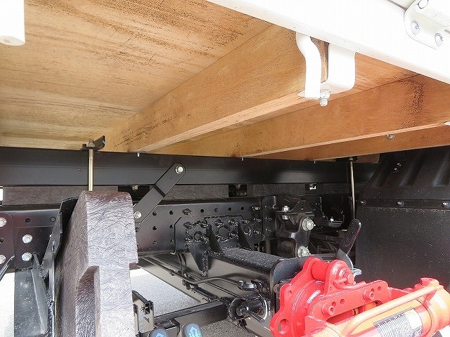 三菱ふそうキャンタークレーン6段小型（2t・3t）[写真38]