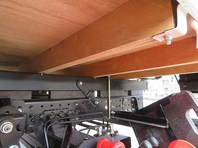 三菱ふそうキャンタークレーン6段小型（2t・3t）[写真39]