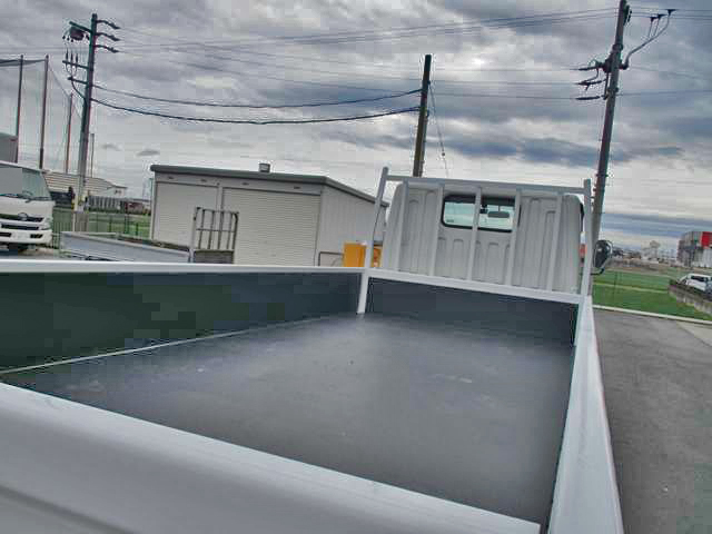 三菱ふそうキャンター平ボディ小型（2t・3t）[写真07]