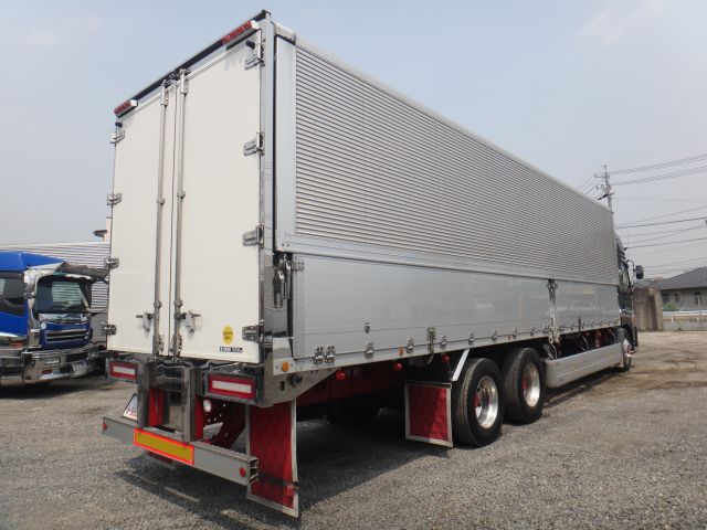 UDトラックスクオンアルミウイング大型（10t）[写真02]