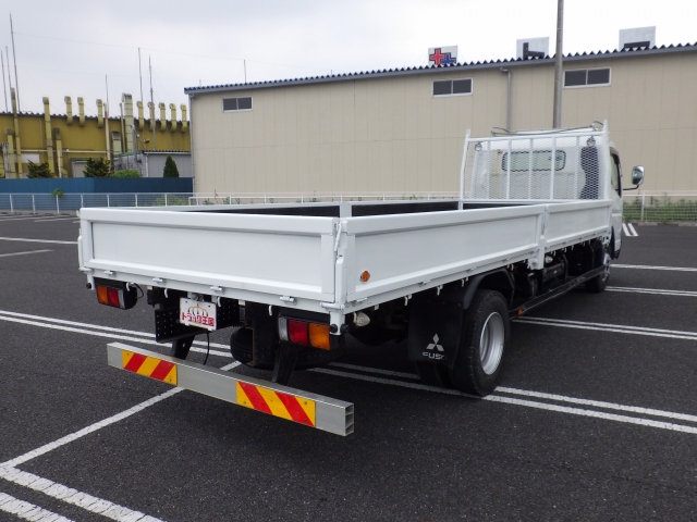 三菱ふそうキャンター平ボディ小型（2t・3t）[写真02]