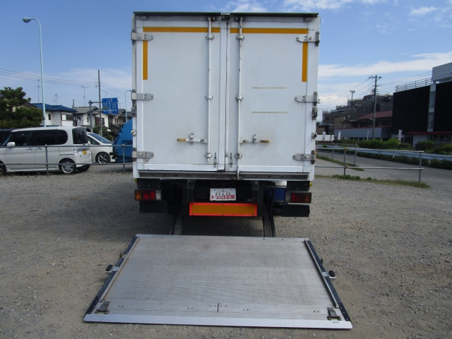 いすゞエルフ冷凍車（冷蔵車）小型（2t・3t）[写真02]