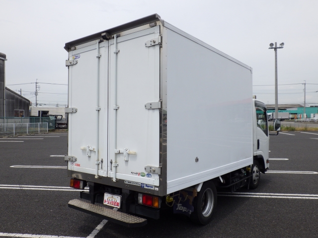 いすゞエルフ冷凍車（冷蔵車）小型（2t・3t）[写真02]