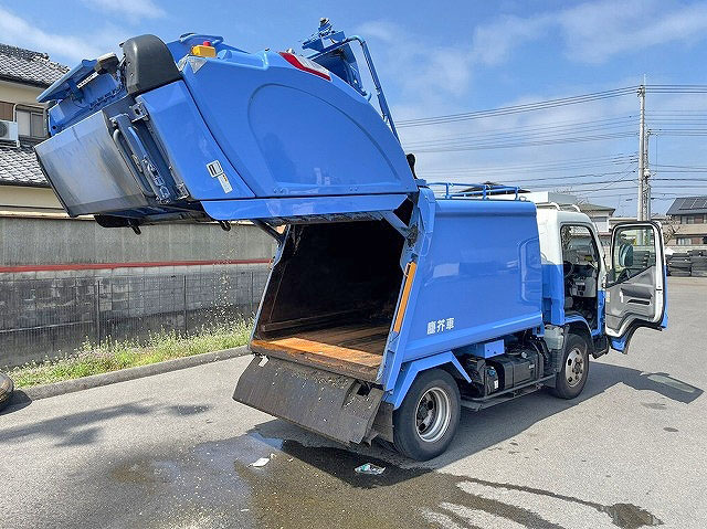 三菱ふそうキャンターパッカー車（塵芥車）小型（2t・3t）[写真05]