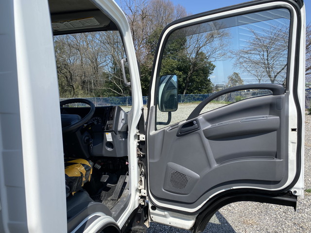 いすゞエルフアルミバン小型（2t・3t）[写真24]