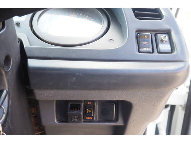 いすゞフォワードクレーン3段中型（4t）[写真36]