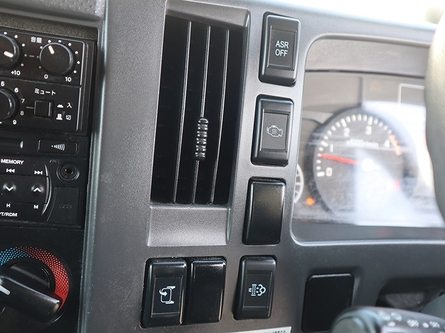 いすゞエルフパッカー車（塵芥車）小型（2t・3t）[写真40]