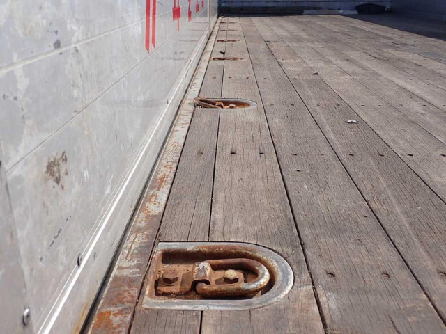 いすゞフォワードアルミブロック中型（4t）[写真11]