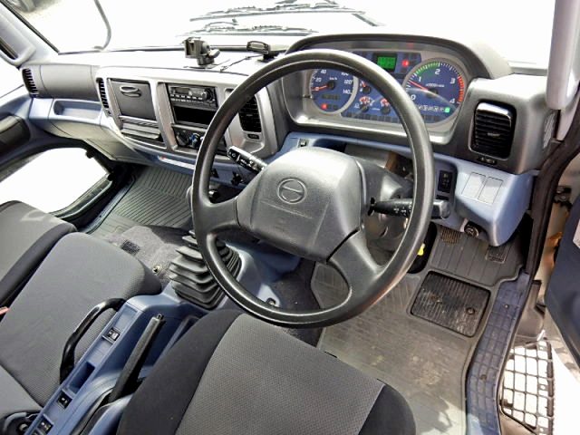 日野レンジャーアルミブロック中型（4t）[写真11]